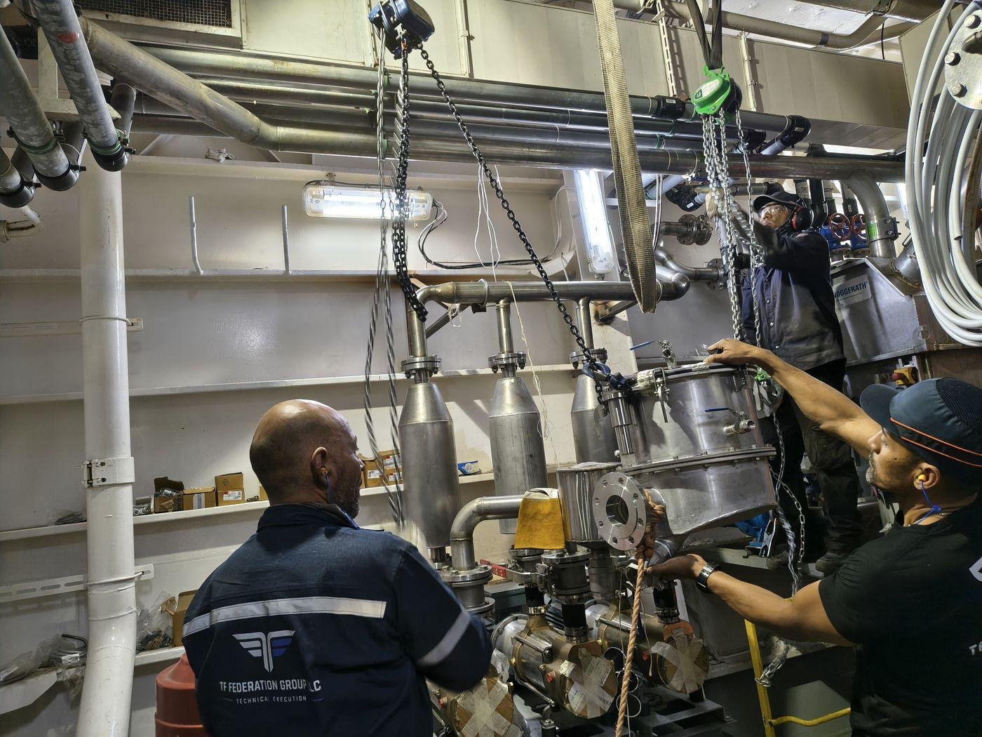 Coordinated equipment lift — Chain hoist rigging · machinery space installation
