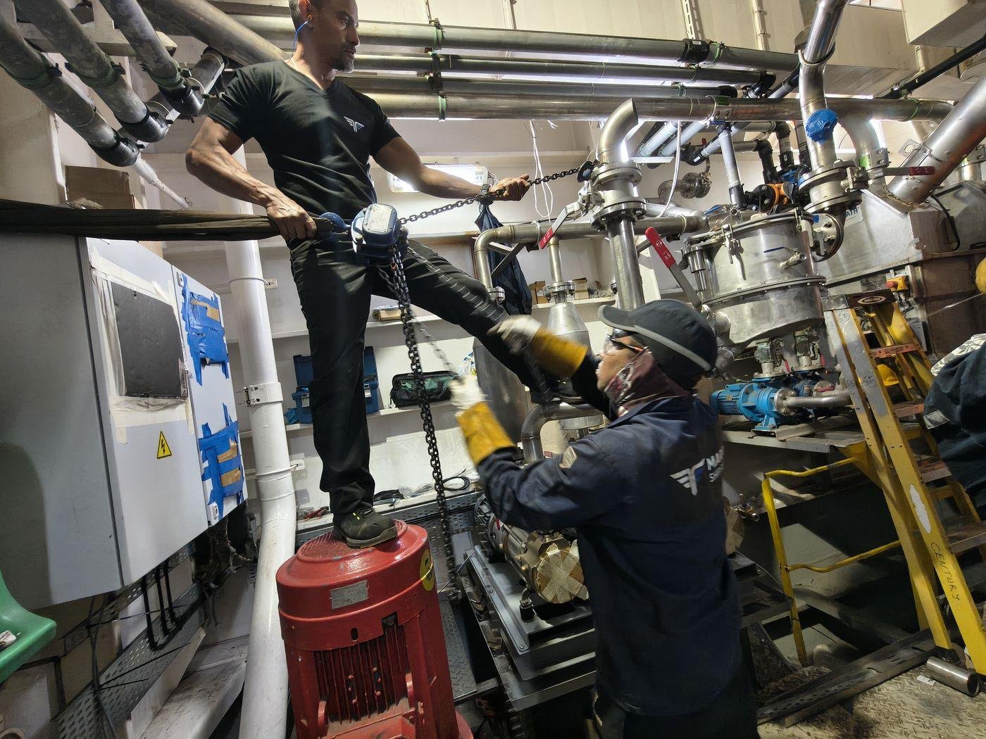Rigging and positioning — Two-point control during unit placement
